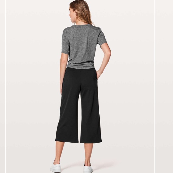 Lululemon Can You Feel The Pleat Crop Pants *21" Black size 8 - Picture 2 of 16